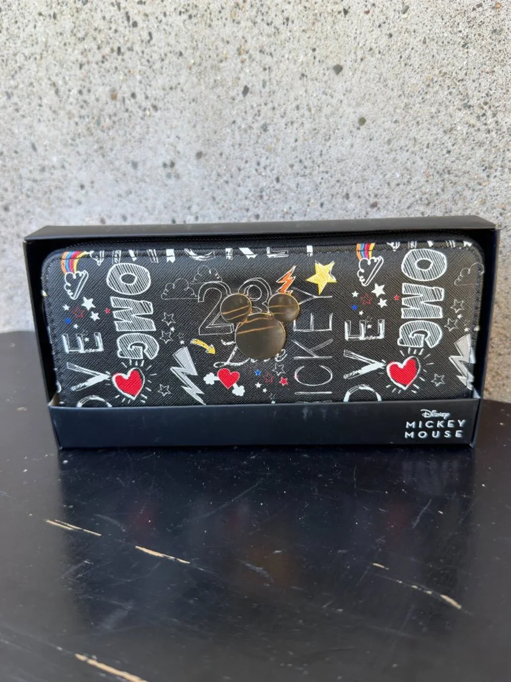 NEW DISNEY MICKEY MOUSE OMG / LOVE ZIP AROUND WALLET